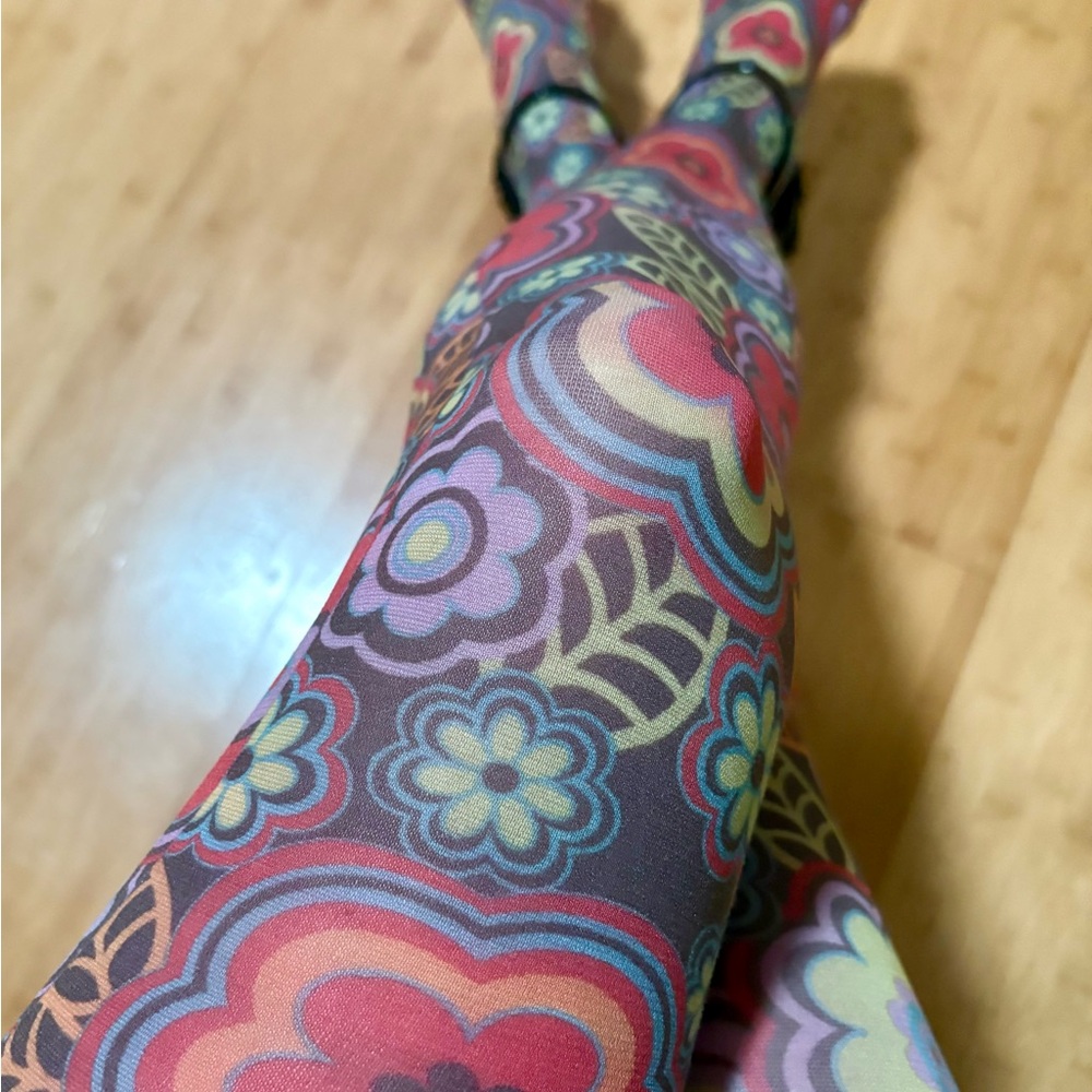 Colorful Patterned Leggings Set - Picture 3 of 9